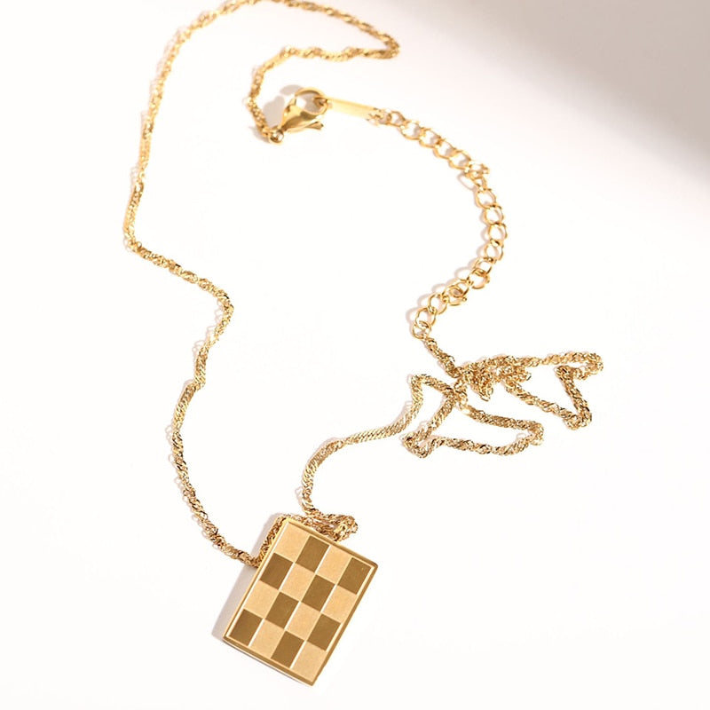 Simplistic Necklace: Check