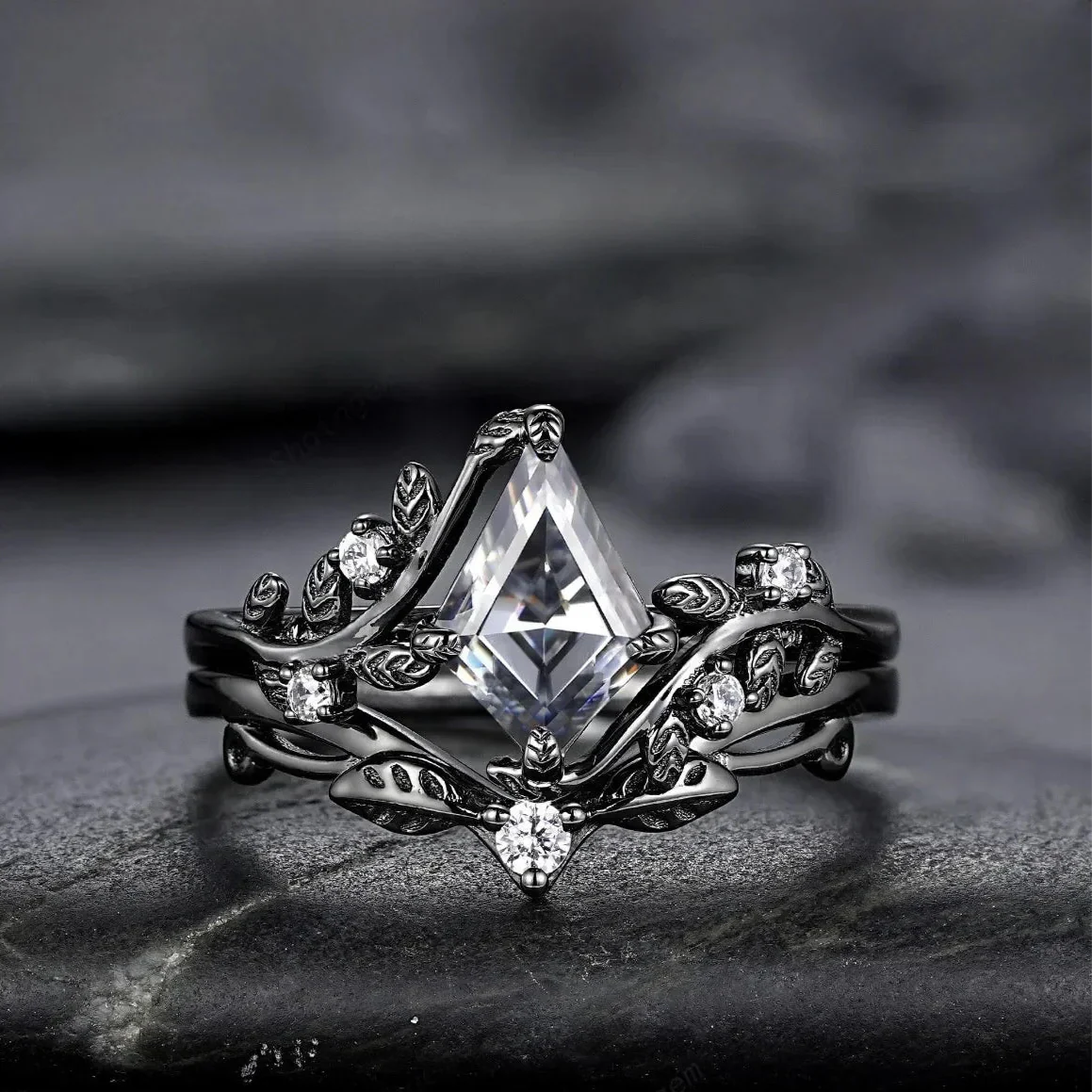 Twilight Ivy Ring - Ivory