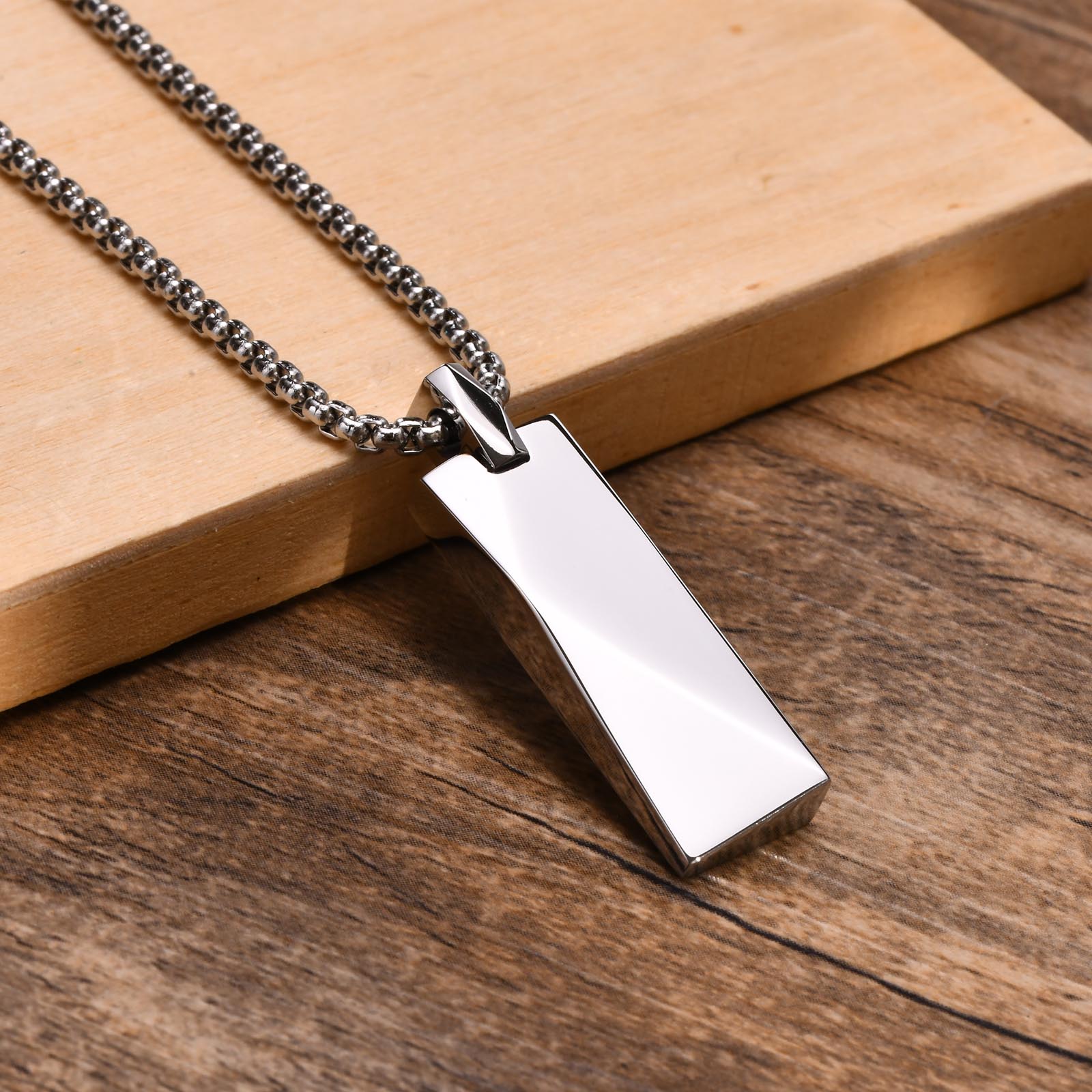 Simplistic Necklace - Edge